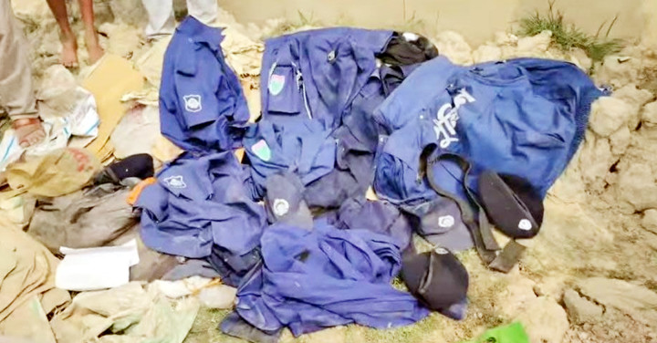 সুনামগঞ্জে পরিত্যক্ত জায়গায় পুলিশের পোশাক,এলাকায় চাঞ্চল্য