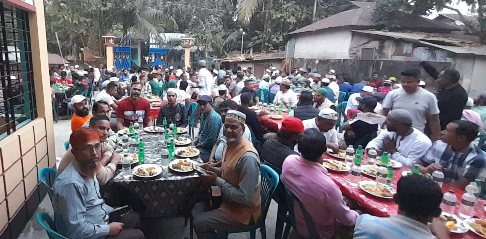 জগন্নাথপুরের পাড়ারগাঁও গ্রাম নিবাসী প্রবাসী “রিফু”এর পরিবারের আয়োজনে ইফতার মাহফিল