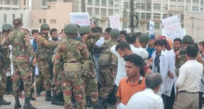 সুনামগঞ্জ মেডিকেল কলেজ ও হাসপাতাল  শিক্ষার্থীদের সড়ক অবরোধ, সেনাবাহিনীর লাঠিচার্জ
