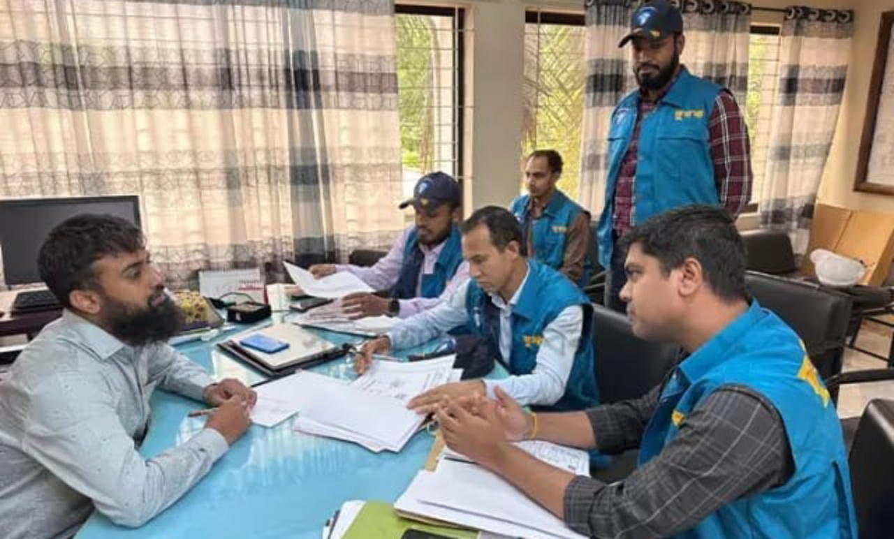 জগন্নাথপুরে এলজিইডি কার্যালয়ে দুদকের অভিযান