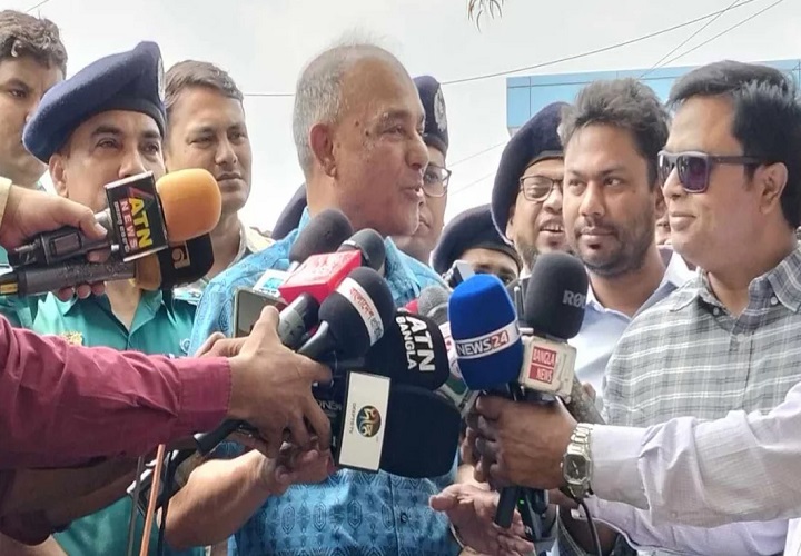 ঝটিকা মিছিল কন্ট্রোল না করতে পারলে পুলিশের বিরুদ্ধে কঠোর ব্যবস্থা নেওয়া হবে – স্বরাষ্ট্র উপদেষ্টা