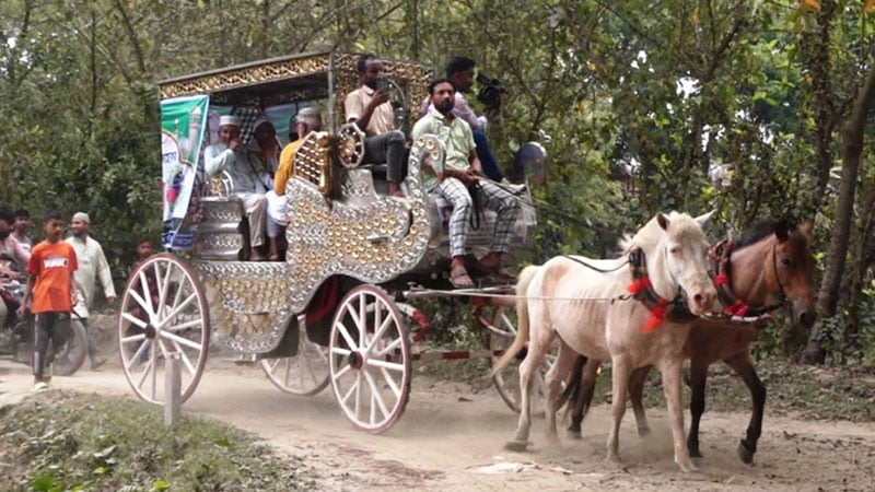 ঘোড়ার গাড়িতে ইমামের রাজকীয় বিদায়, পেনশন পেলেন ৯ লাখ টাকা