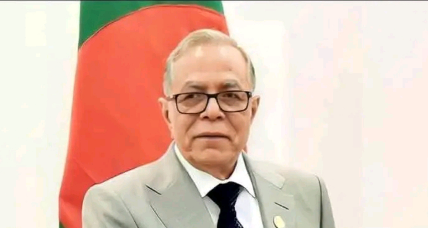 ছেলে ও শ্যালক সহ দেশ ছাড়লেন সাবেক রাষ্ট্রপতি আব্দুল হামিদ