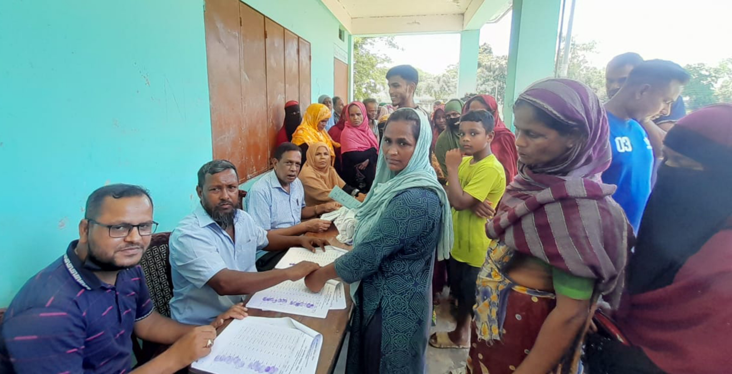 জগন্নাথপুরে ভি ডাব্লিউ ভি কর্মসূচির চাল বিতরণ কার্যক্রম সম্পন্ন