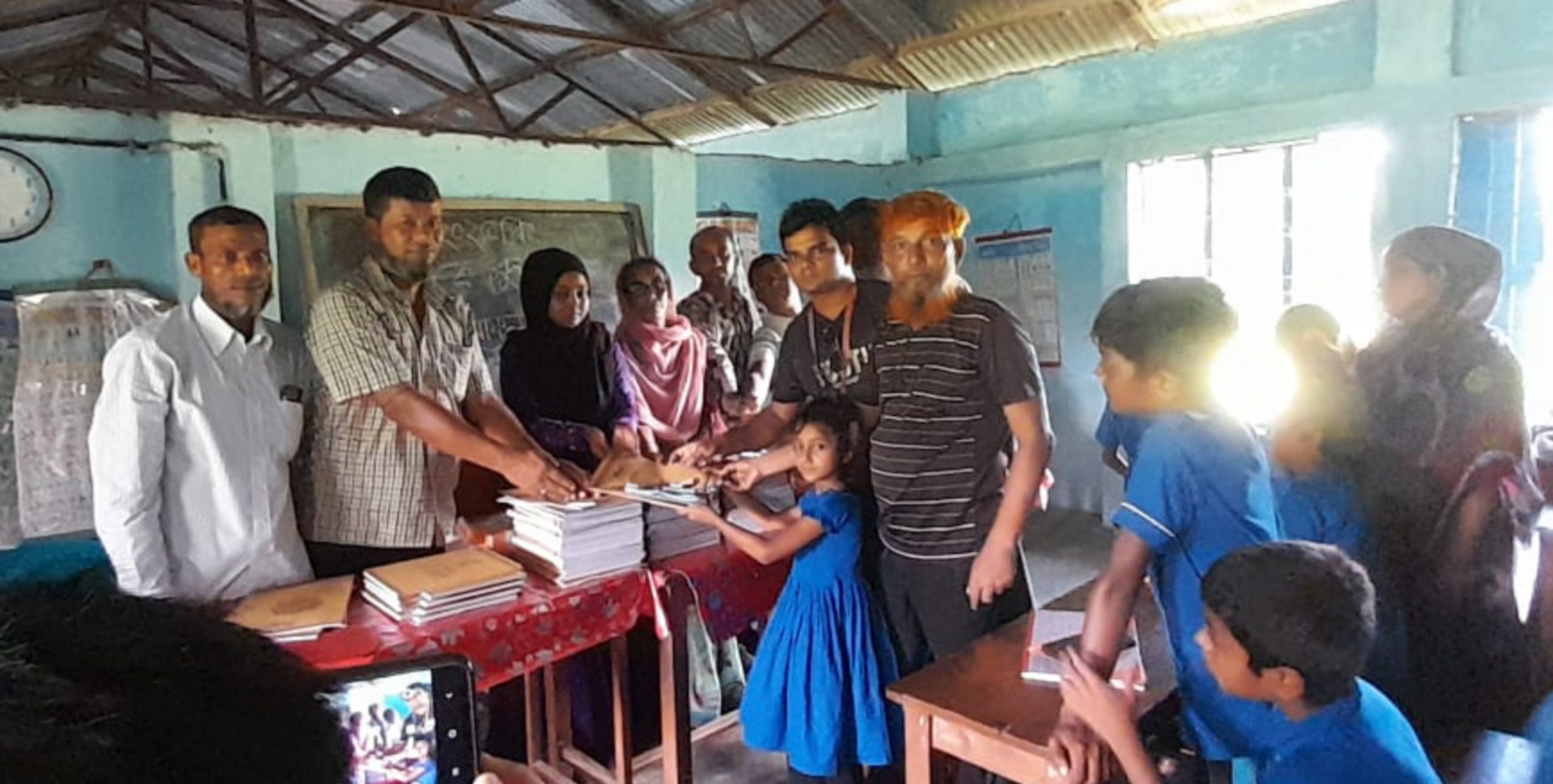 জগন্নাথপুরে আটপাড়া সঃ প্রাঃ বিদ্যালয়ের ষান্মাসিক পরীক্ষার ফলাফল ঘোষণা ও শিক্ষা উপকরণ বিতরণ