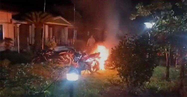 রংপুরে জাতীয় পার্টির চেয়ারম্যান  জিএম কাদেরের বাড়িতে হামলা