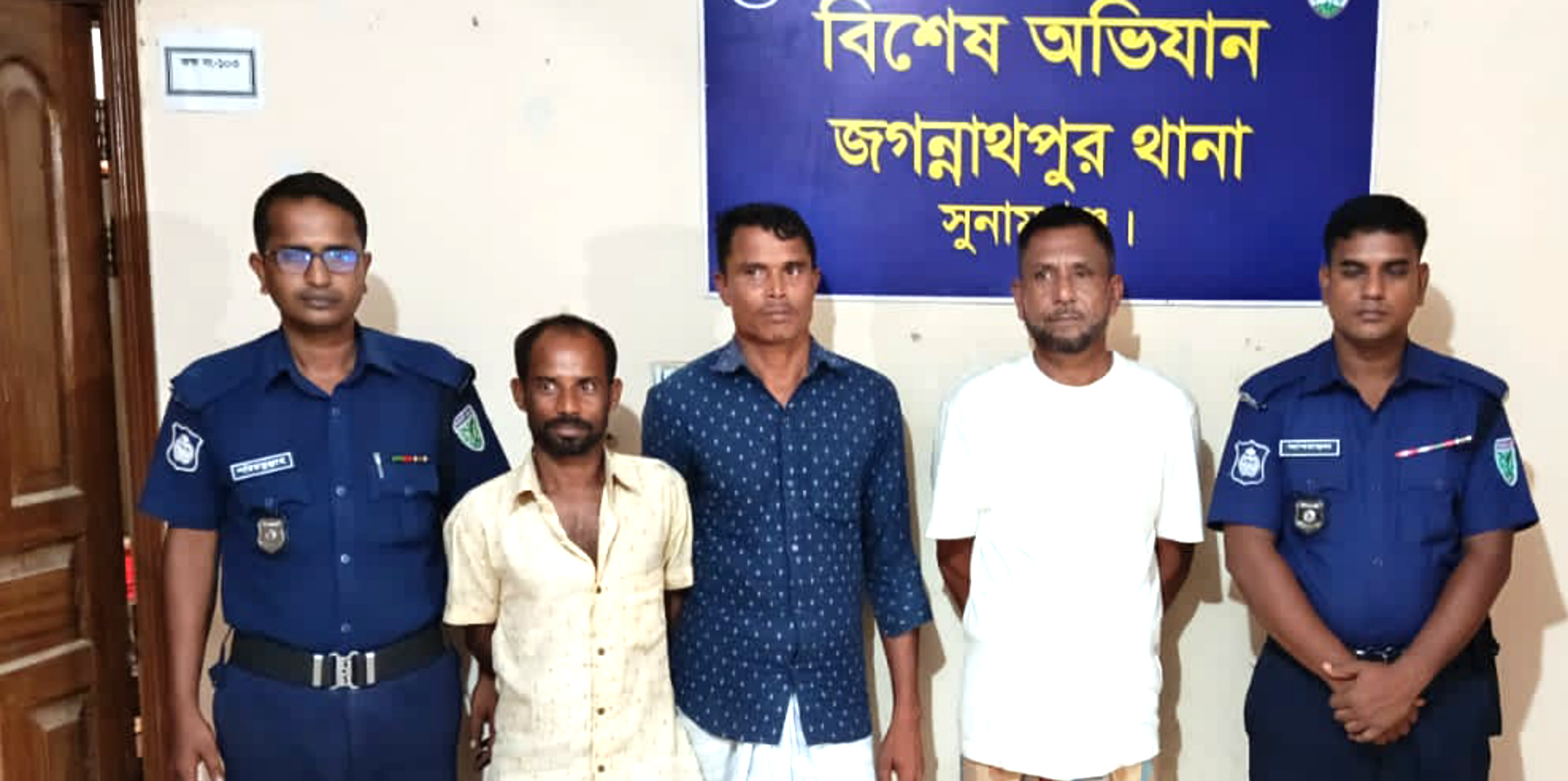 জগন্নাথপুরে পলাতক সহ ৩ আাসামী গ্রেপ্তার