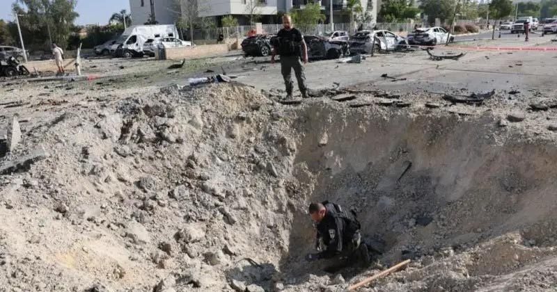 ইরান একসঙ্গে ২৫টি ব্যালিস্টিক মিসাইল ছুড়েছে ইসরাইলে