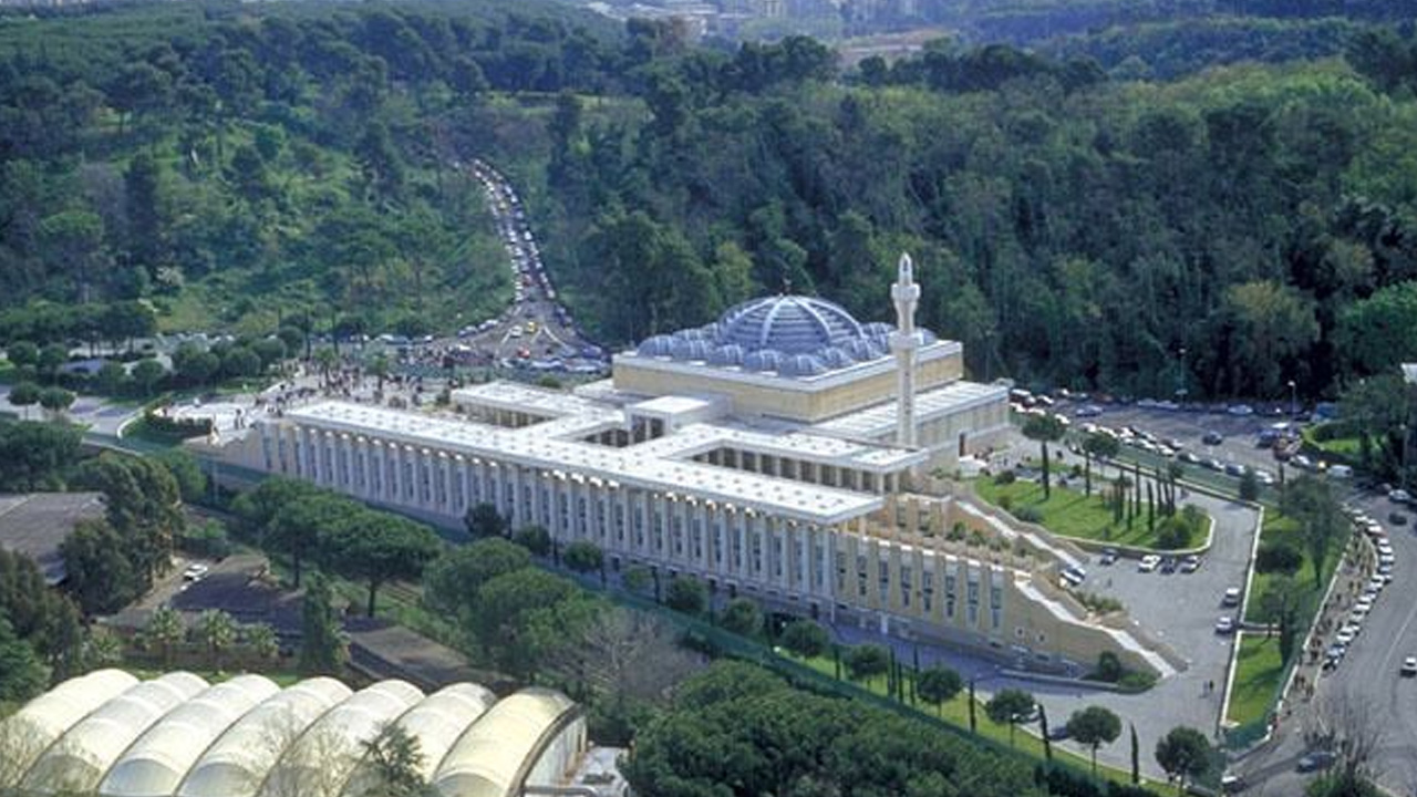 ইউরোপের সর্ববৃহৎ মসজিদ রোমে, একসঙ্গে নামাজ পড়েন ১২ হাজারের বেশি মুসল্লি