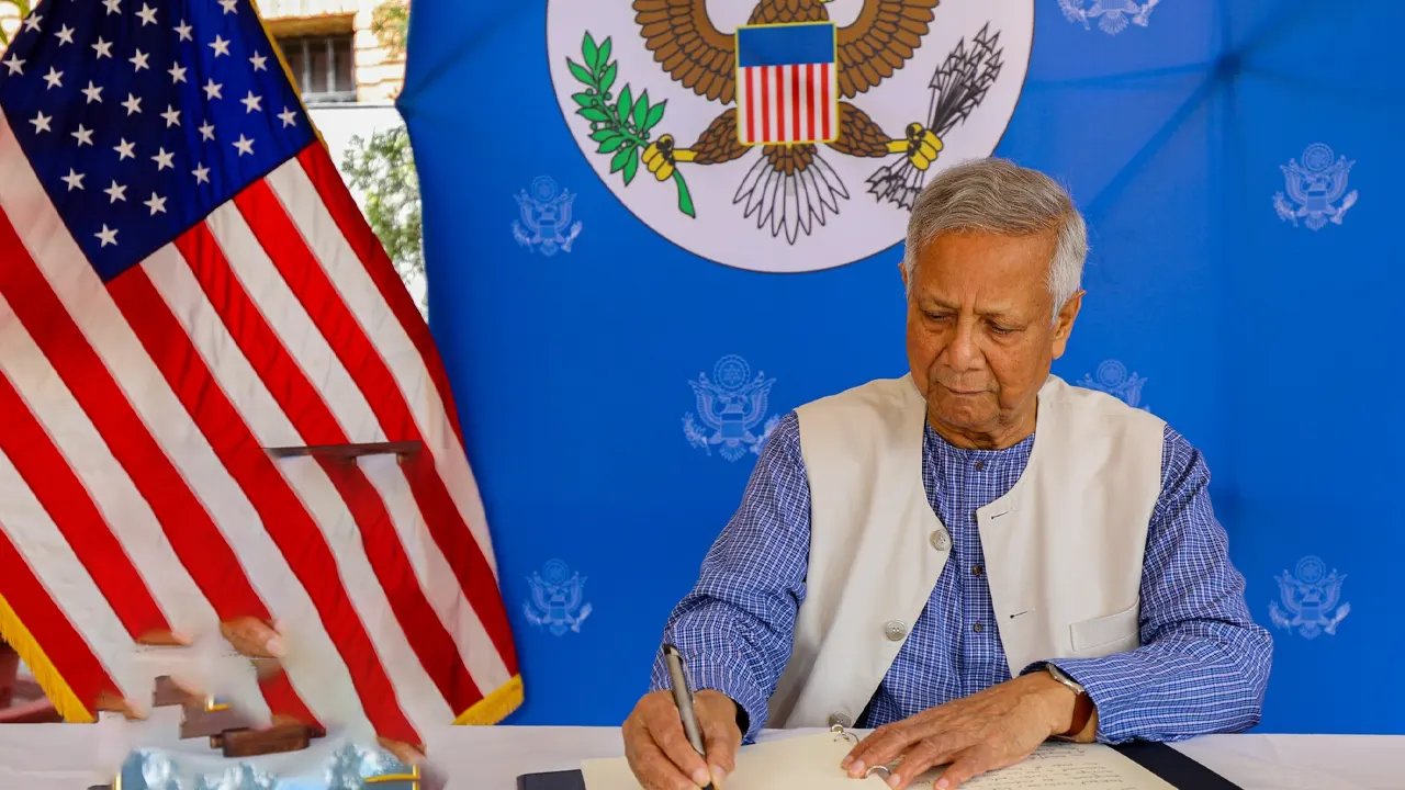 প্রধান উপদেষ্টা ড.মুহাম্মদ ইউনূছ এর সাথে মার্কিন পররাষ্ট্রমন্ত্রীর ফোনালাপ