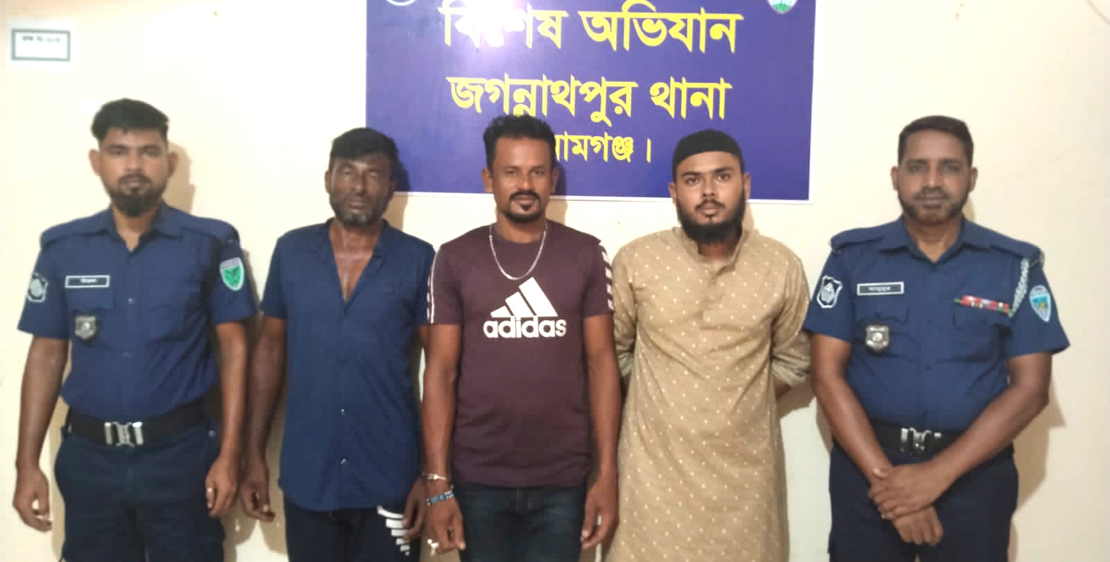 জগন্নাথপুরে সাজাপ্রাপ্ত পলাতক আসামী সহ তিন জন গ্রেপ্তার