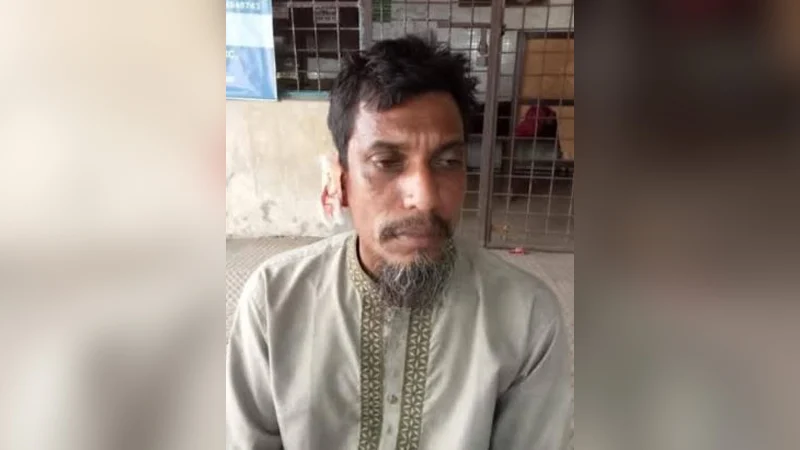 বাকীতে সিগারেট না পেয়ে ব্যবসায়ীর কান কামড়ে ছিড়ে দিয়েছে যুবক