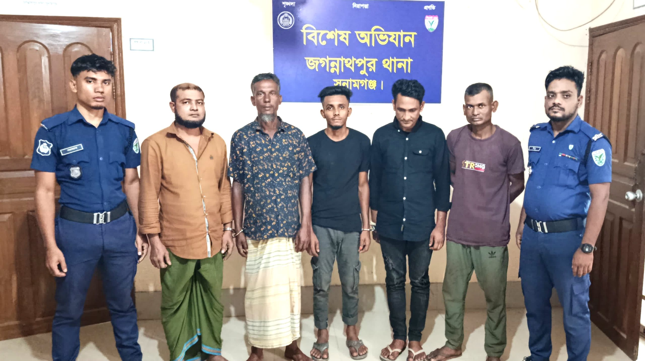 জগন্নাথপুরে দুই পলাতক আসামী সহ ৫ জন গ্রেপ্তার