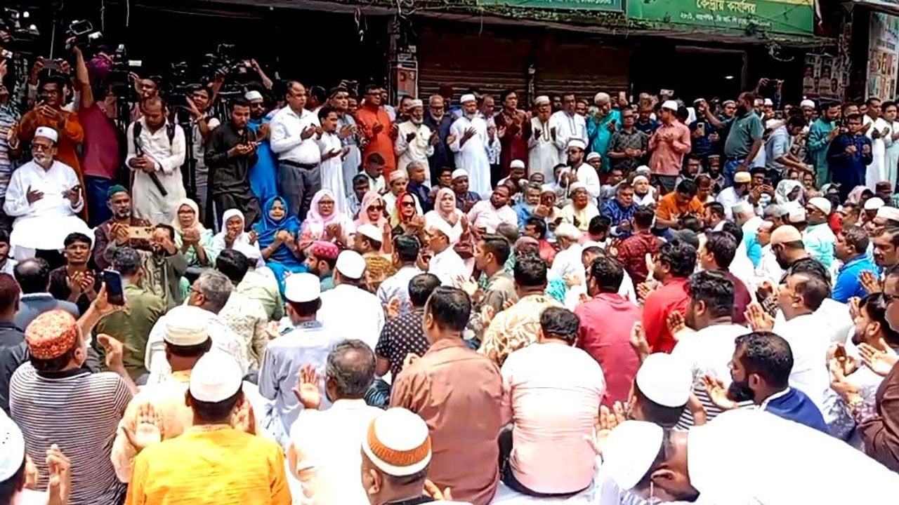 খালেদা জিয়ার জন্মদিন উপলক্ষে নয়াপল্টনে বিএনপির দোয়া মাহফিল