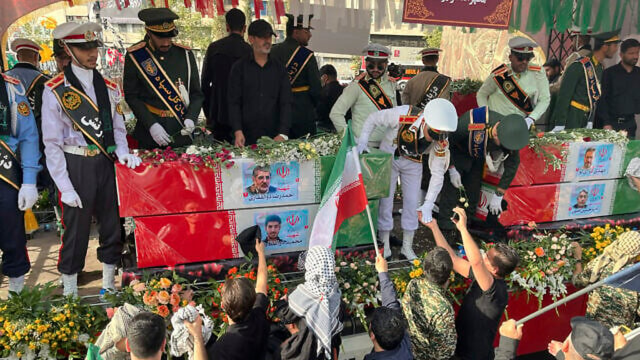 ইসরায়েলি হামলায় নিহত ইরানি পারমাণবিক বিজ্ঞানীরা হেটে বেড়াচ্ছেন