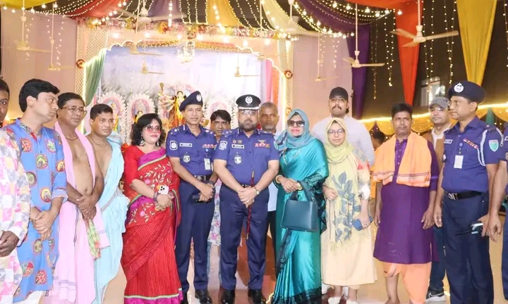 সুনামগঞ্জে পূজামণ্ডপ পরিদর্শন করলেন সিলেট রেঞ্জের ডিআইজি মুশফেকুর রহমান