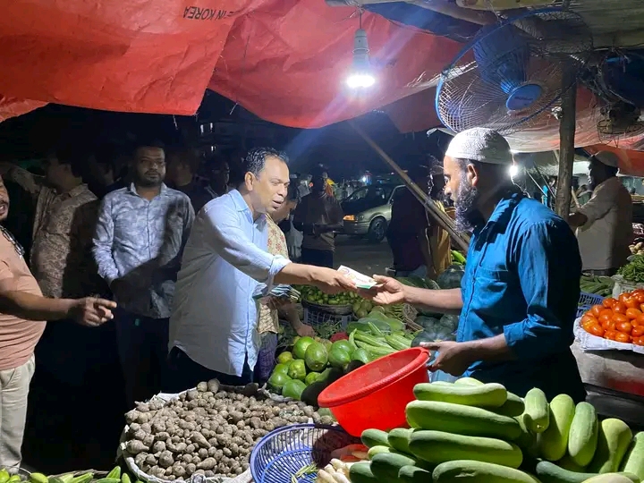 শান্তিগঞ্জ ও পাগলা বাজারে লিফলেট বিতরণ ও গণসংযোগ করেছেন কেন্দ্রীয় বিএনপির সদস্য   কয়ছর এম আহমেদ