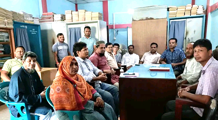 শিক্ষকদের ওপর পুলিশি হামলার প্রতিবাদে জগন্নাথপুরে কর্মবিরতি