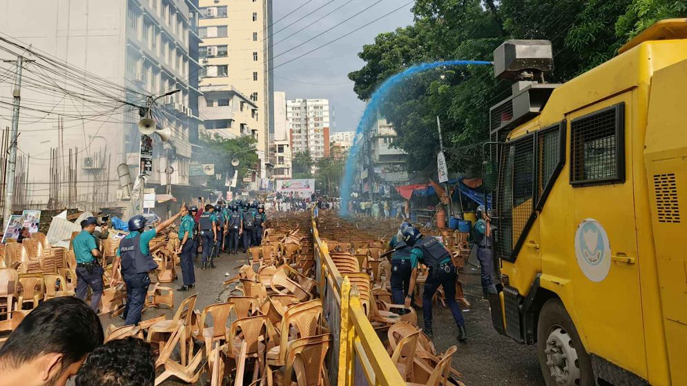 কাকরাইলে জাপা নেতাকর্মীর সঙ্গে পুলিশের সংঘর্ষ, সাউন্ড গ্রেনেড-টিয়ার শেল নিক্ষেপ