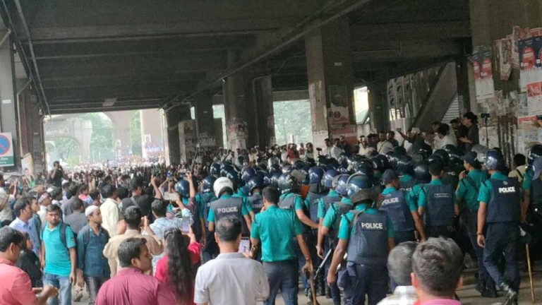 শিক্ষকদের ওপর ‘হামলা’র প্রতিবাদে লাগাতার কর্মবিরতির ডাক