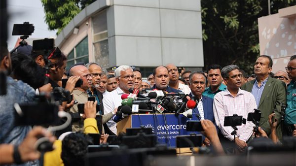 চিকিৎসা গ্রহণ করতে পারছেন বেগম খালেদা জিয়া- ডা. জাহিদ হোসেন