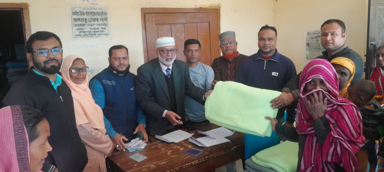 জগন্নাথপুরের কলকলিয়ায় হত-দরিদ্র মানুষ এর মধ্যে কম্বল বিতরণ