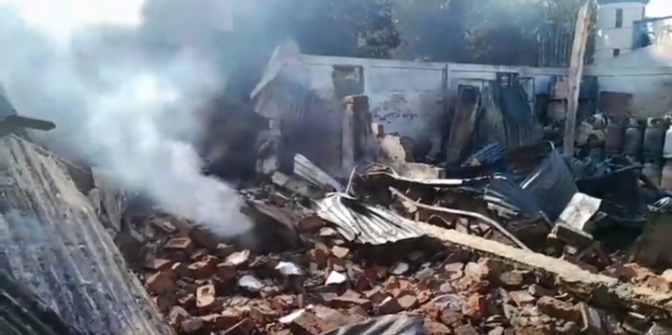 জগন্নাথপুরে ভয়াবহ অগ্নিকাণ্ডে ১১টি দোকান পুড়ে ছাঁই, কোটি টাকার ক্ষয়ক্ষতি