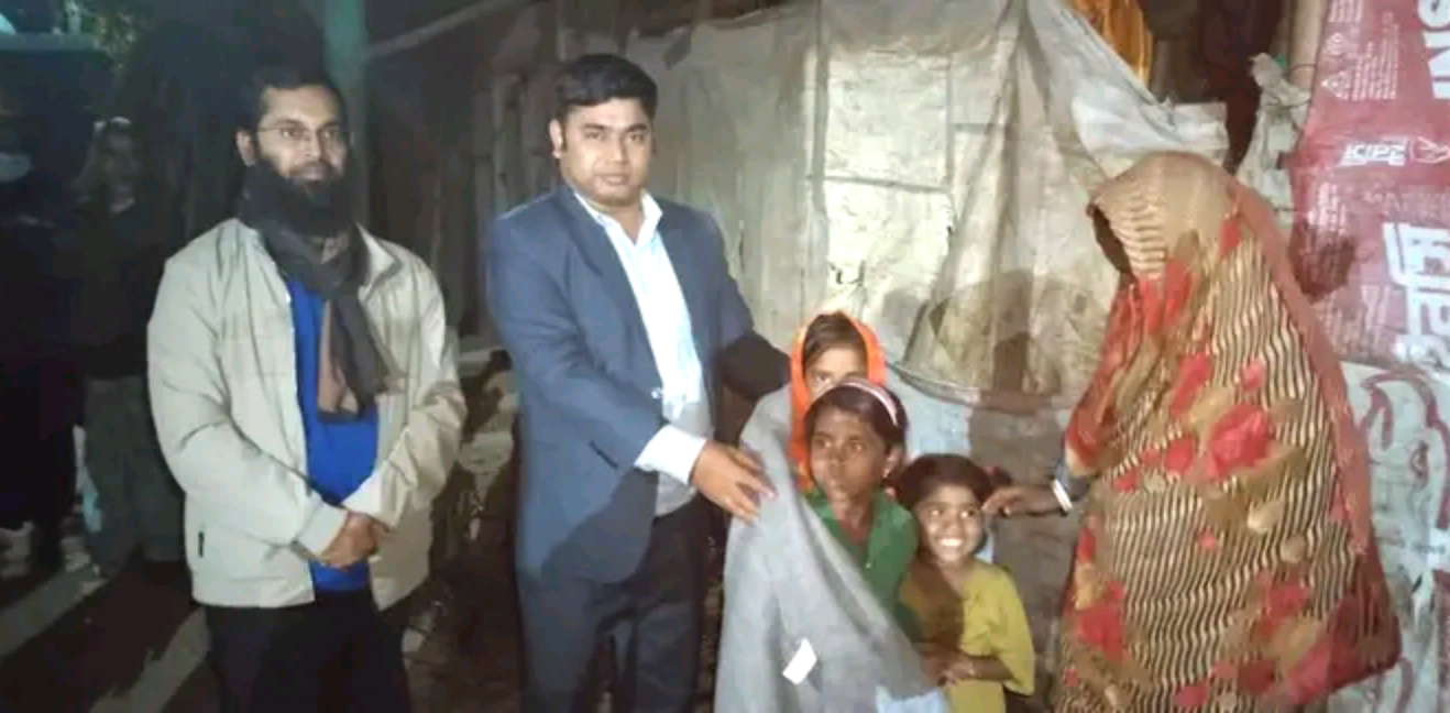 জগন্নাথপুরে মানবিক সহায়তার কম্বল বিতরণ করলেন ইউএনও 