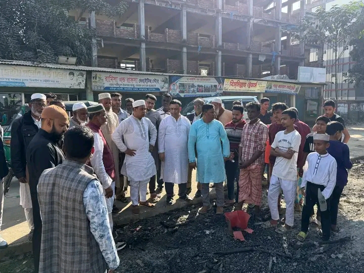 জগন্নাথপুরে ভয়াবহ অগ্নিকাণ্ডে ৪টি দোকান পুড়ে ছাঁই, ১২ লক্ষাধিক টাকার ক্ষয়ক্ষতি
