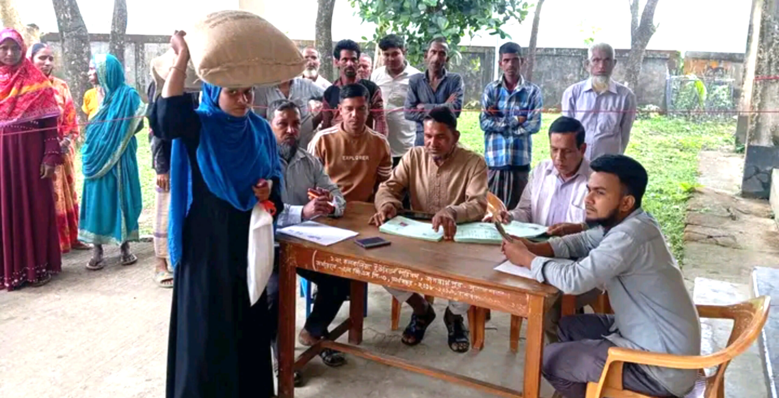 কলকলিয়া ইউনিয়নে ভিজিডি’র চাল বিতরণ সম্পন্ন