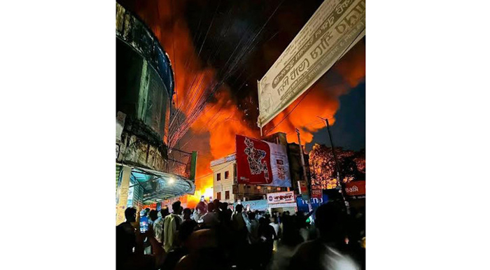 সুনামগঞ্জ শহরে ৮ টি দোকান পুড়ে ছাঁই, ৬কোটি টাকার ক্ষয়ক্ষতি