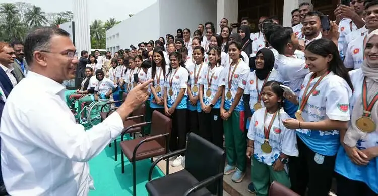 খেলোয়াড়রা রাজনৈতিক নয়, দেশের প্রতিনিধি হওয়ার আহবান প্রধানমন্ত্রীর