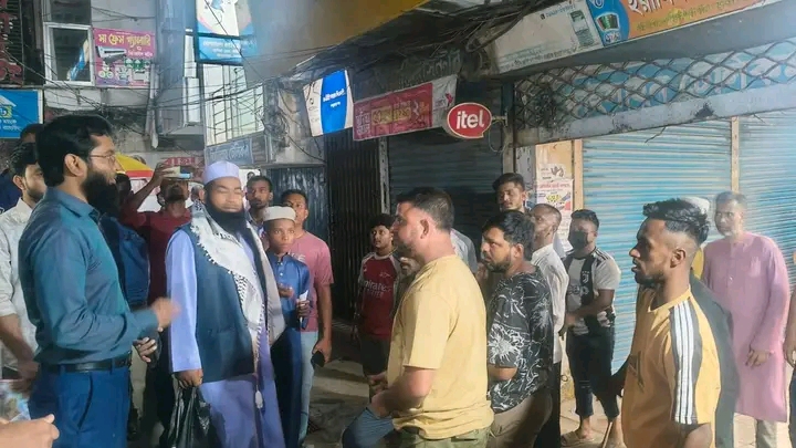 সন্ধ্যা ৭টার পরে দোকান খোলা রাখায় জগন্নাথপুরে ভ্রাম্যমান আদালতের অভিযান