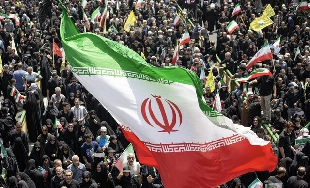 ১০ দফা দাবি মেনে নিলেন ট্রাম্প, চুক্তিতে ইরান এর বিজয় 