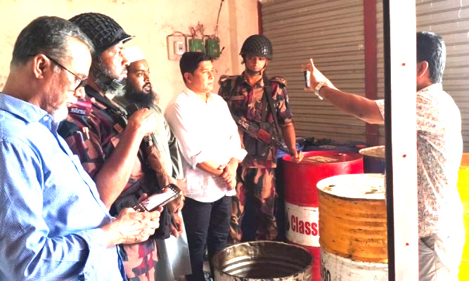 জামালগঞ্জে বন্ধ দোকান থেকে  ২ হাজার ৮০ লিটার তৈল উদ্ধার