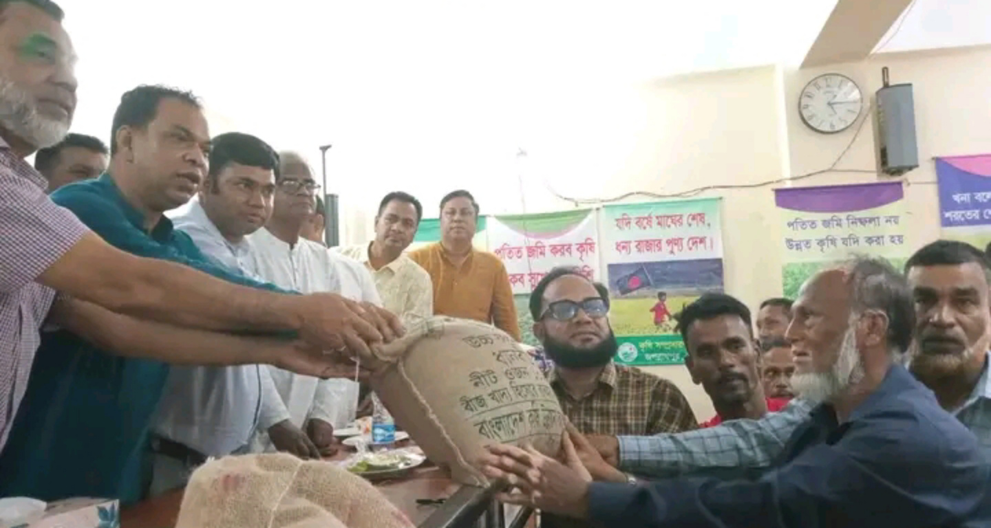 জগন্নাথপুরে কৃষকদের মধ্যে বীজ ও সার বিতরণ উদ্বোধন করেছেন এমপি মোহাম্মদ কয়ছর আহমেদ