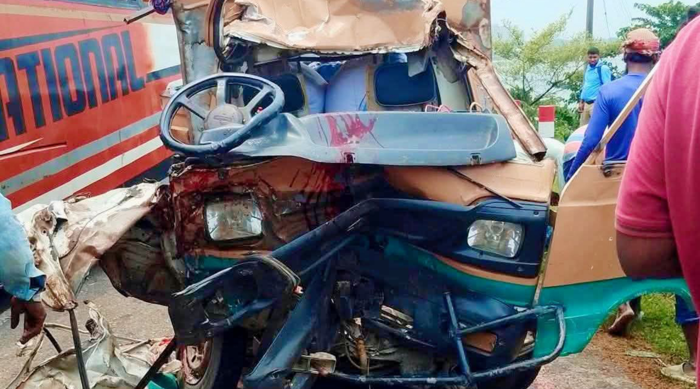 সুনামগঞ্জে বাস-লেগুনার মুখোমুখি সংঘর্ষে ২ জন নিহত ও ৩ জন আহত