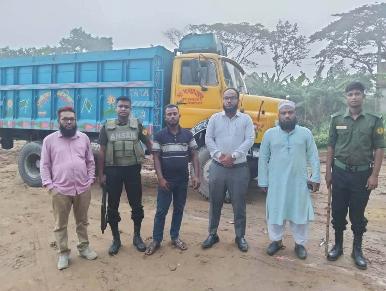 চুনারুঘাটে সিলিকা বালু পাচার:ট্রাক ড্রাইভার কে ২ মাসের কারাদন্ড,মুল হোতারা অধরা