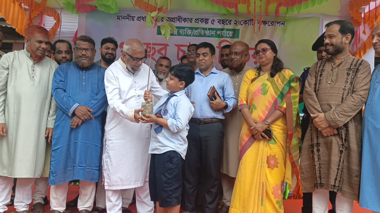 জৈন্তাপুরে শ্রম মন্ত্রীর ব্যস্ত কর্মসূচি: ইসিজি মেশিন প্রদান, কৃষি উপকরণ ও বিভিন্ন অনুদান বিতরণ