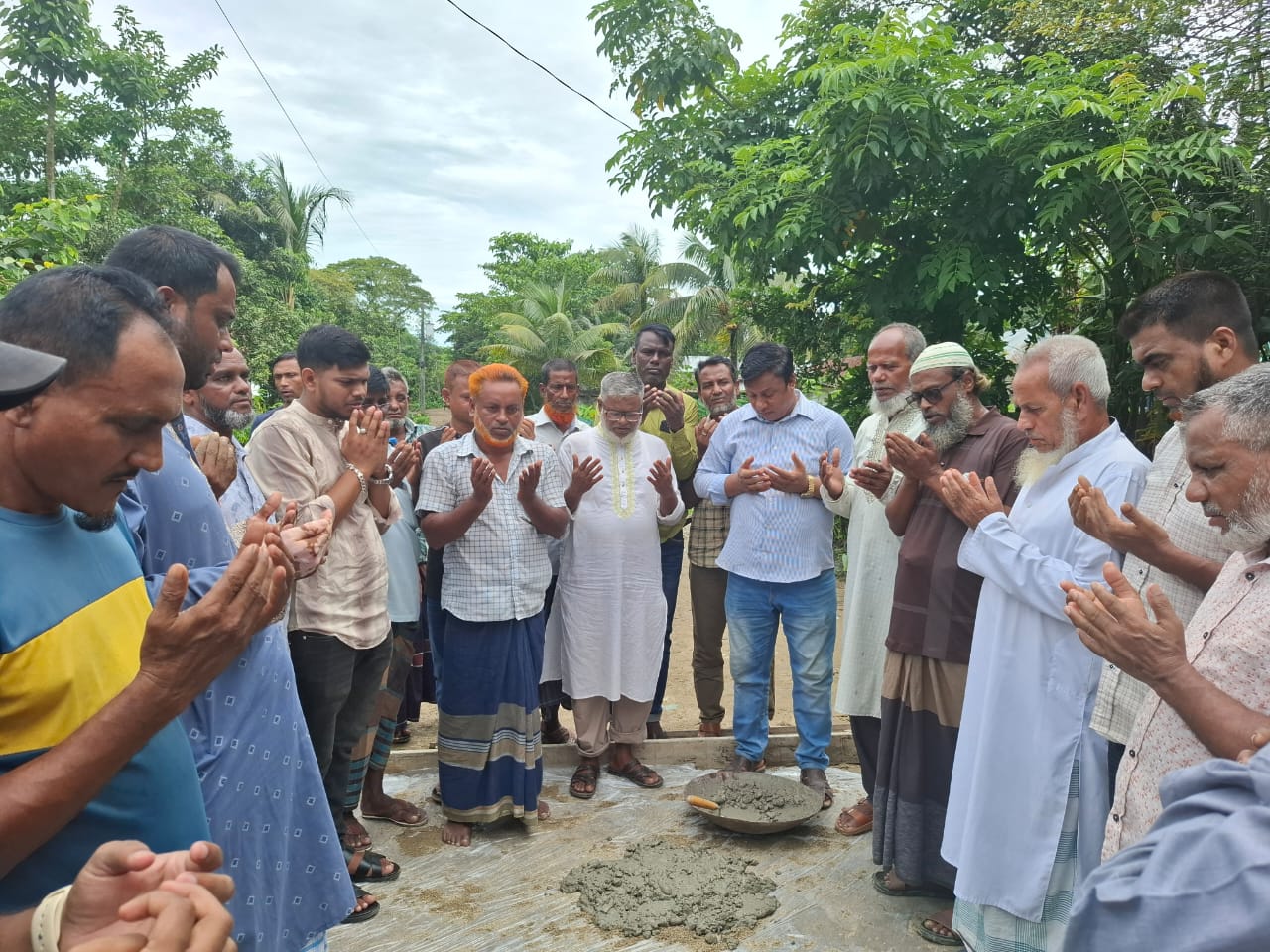 জগন্নাথপুরে সুনামগঞ্জ -৩ আসনের এমপির বরাদ্দে রাস্তার সিসি ঢালাই কাজ উদ্বোধন