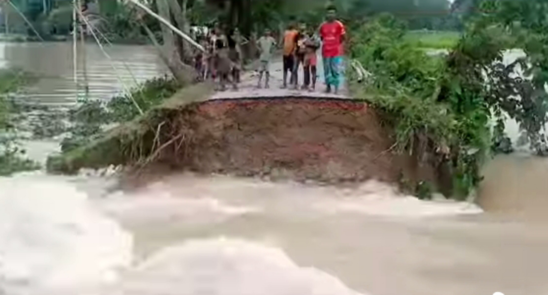 ঢলের পানিতে সড়ক ভেঙে জগন্নাথপুরের ১০ গ্রামের মানুষ সরাসরি যোগাযোগ বিচ্ছিন্ন