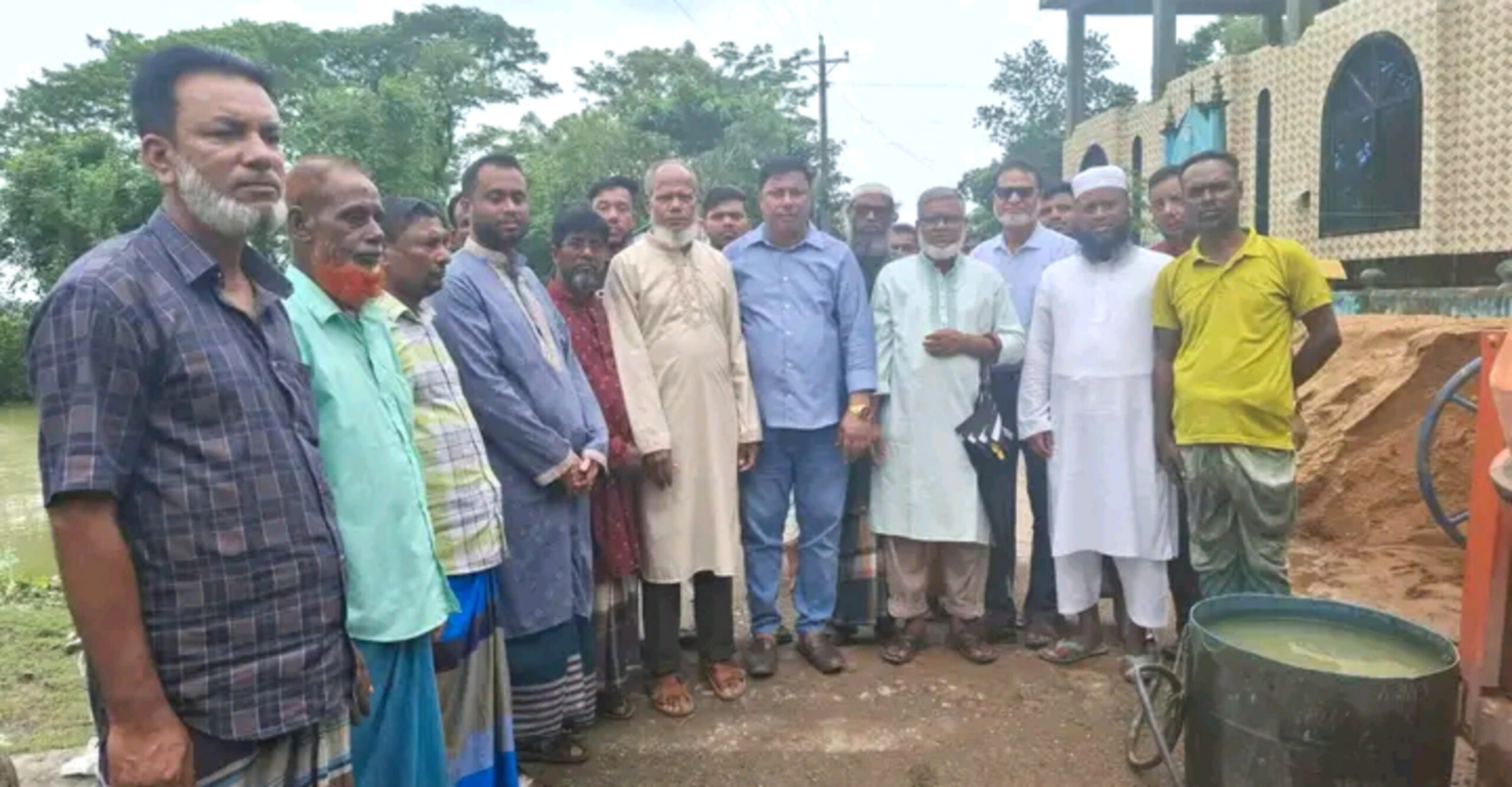 জগন্নাথপুরের তেলিকোনায় সড়কের সিসি ঢালাই কাজের শুভ উদ্বোধন