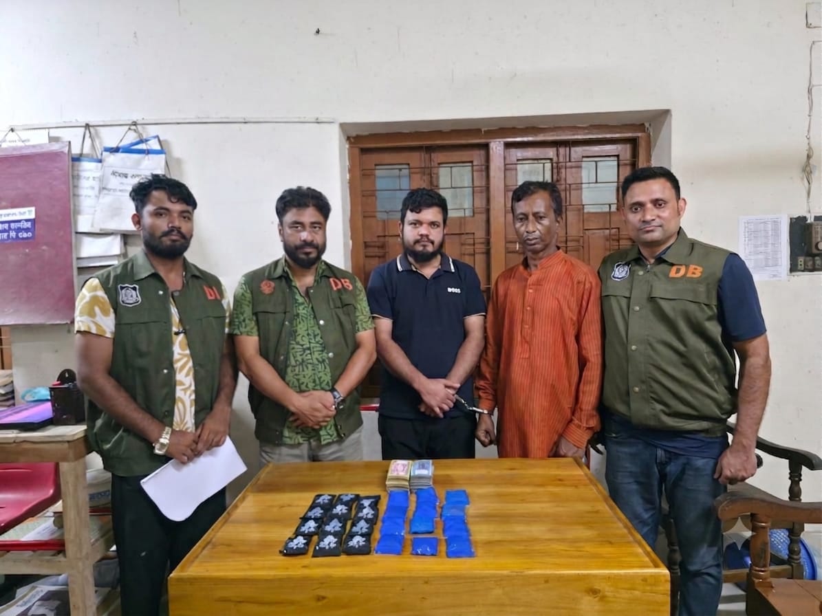জৈন্তাপুরে ডিবি পুলিশের অভিযানে শীর্ষ ২জন ইয়াবা ব্যবসায়ী আটক, ৫হাজার পিস ইয়াবা সহ ২লক্ষ ২০হাজার টাকা উদ্ধার