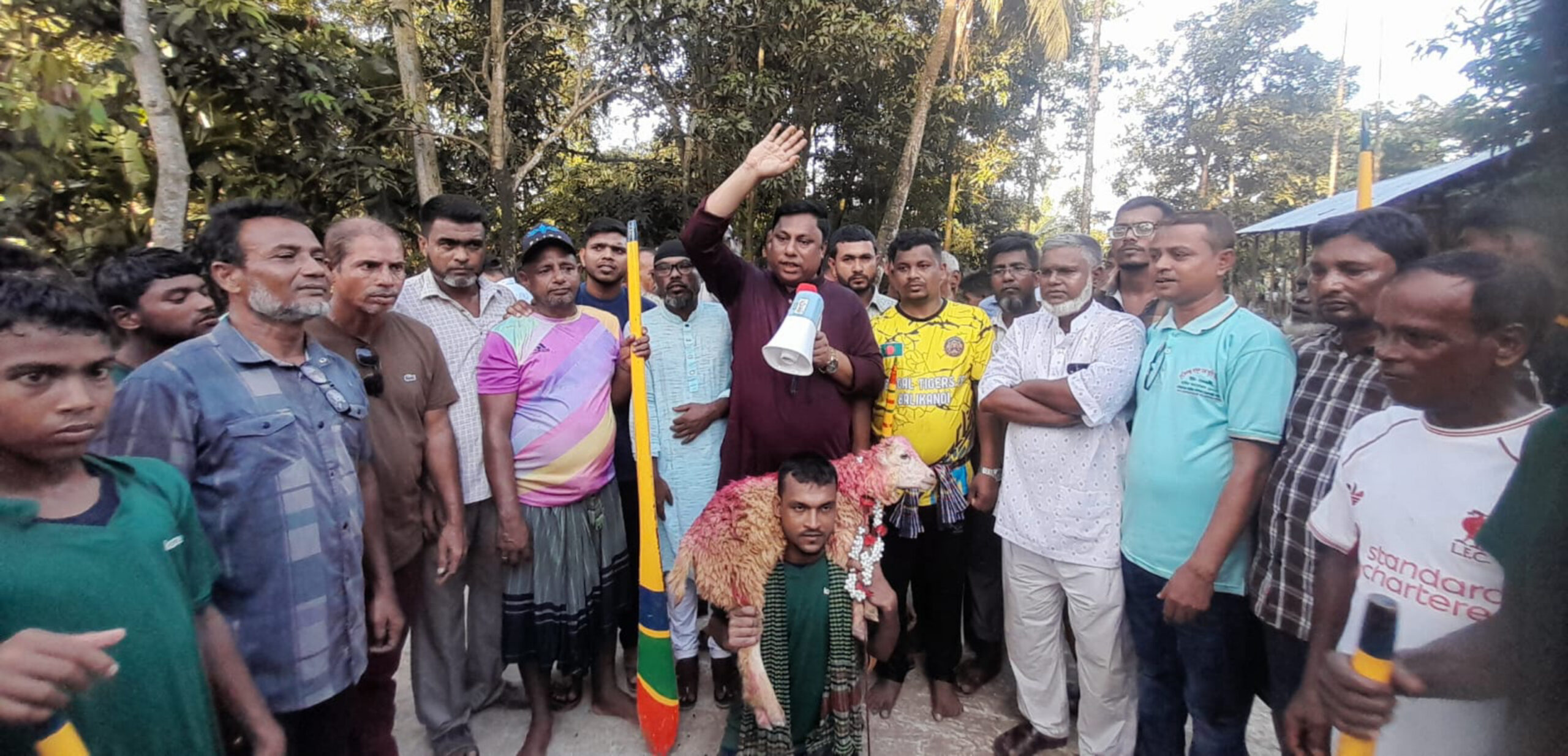 জগন্নাথপুরে ৪টি খেন্নাউ কে খাসি উপহার দিয়েছেন চেয়ারম্যান পদপ্রার্থী হাজী মোঃ আব্দুস সোবহান
