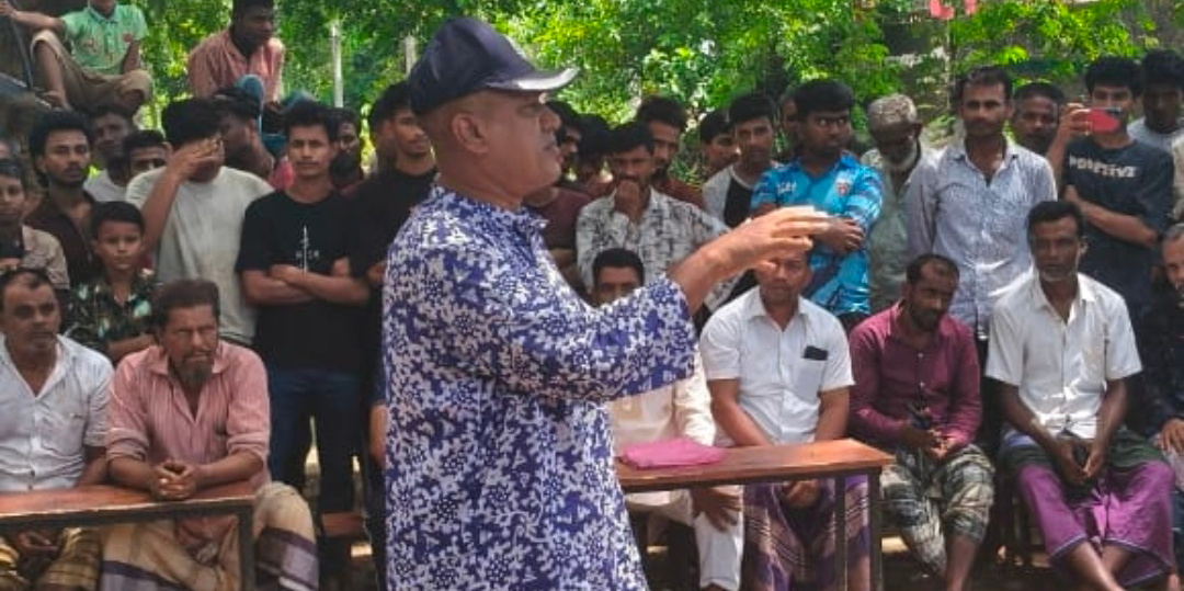 সুনামগঞ্জের গৌরারং ইউপির সরকারী প্রাঃ বিদ্যালয় মাঠে মাদকের বিরুদ্ধে ওসি রতন শেখের সচেতনতামূলক সভা