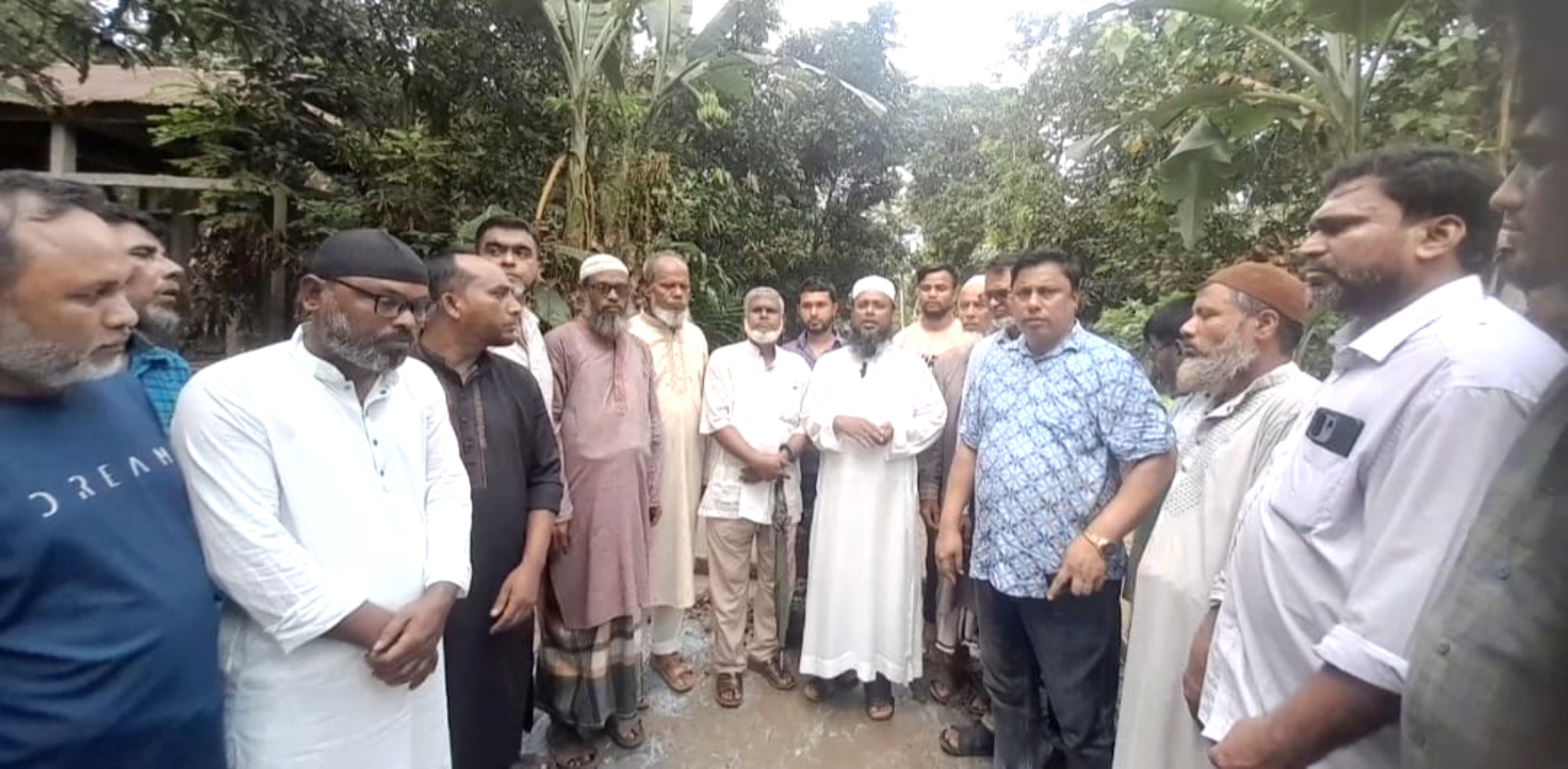 জগন্নাথপুরের শ্রীধরপাশা গ্রামে সড়কের সিসি ঢালাই কাজের শুভ উদ্বোধন