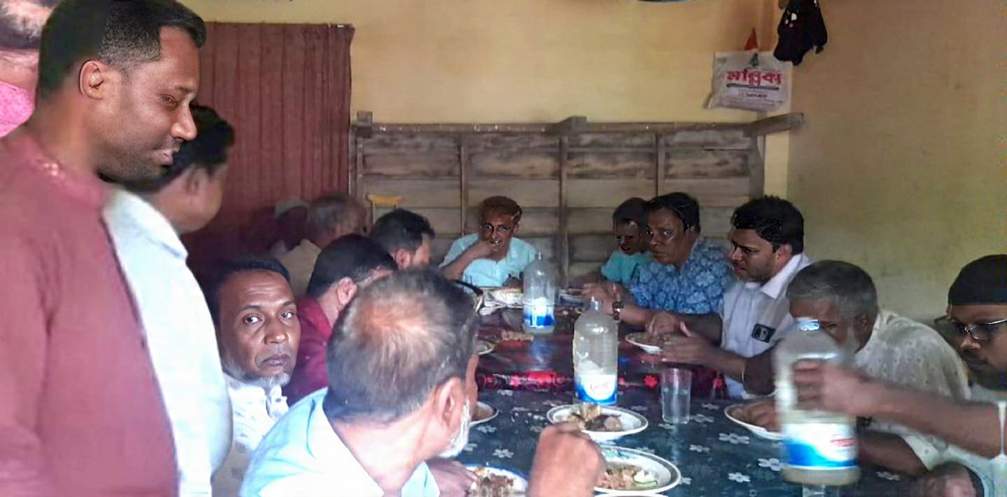 শ্রীধরপাশায় বিএনপি নেতা সালাউদ্দিন আহমেদ এর ভাই গ্রীসে বসবাস উপলক্ষে দোয়া ও প্রীতিভোজ অনুষ্ঠিত