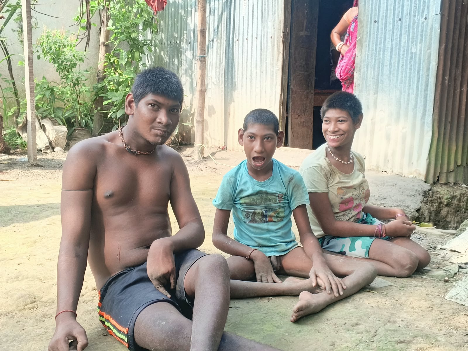 শাল্লায় একই পরিবারে তিন প্রতিবন্ধী সন্তানদের নিয়ে চরম কষ্টে জীবনযাপন করেছেন পিতা-মাতা