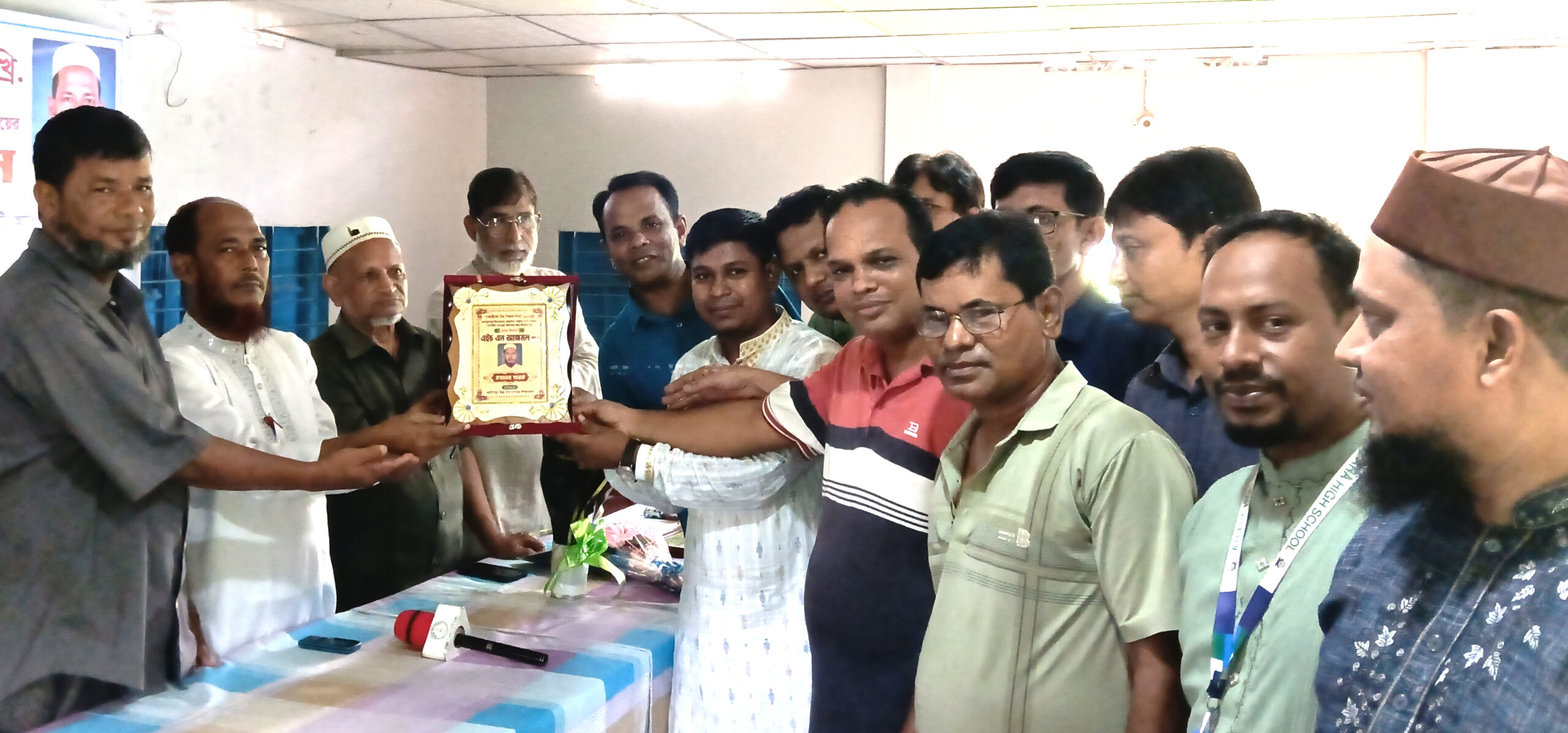 জগন্নাথপুরে বিশ্ব শিক্ষক দিবস উপলক্ষে গুণী শিক্ষক এইচ এম আজমলকে সংবর্ধনা প্রদান